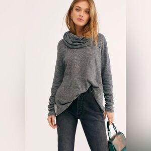 Free People Beach Cocoon Cowl Pullover Heather Charcoal Pullover Size M/L